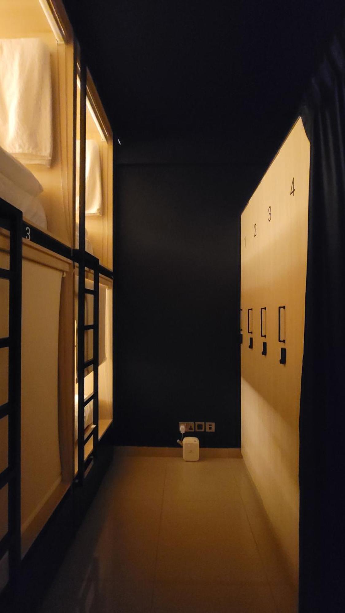 Westay Capsule Hostel Dubai Dış mekan fotoğraf