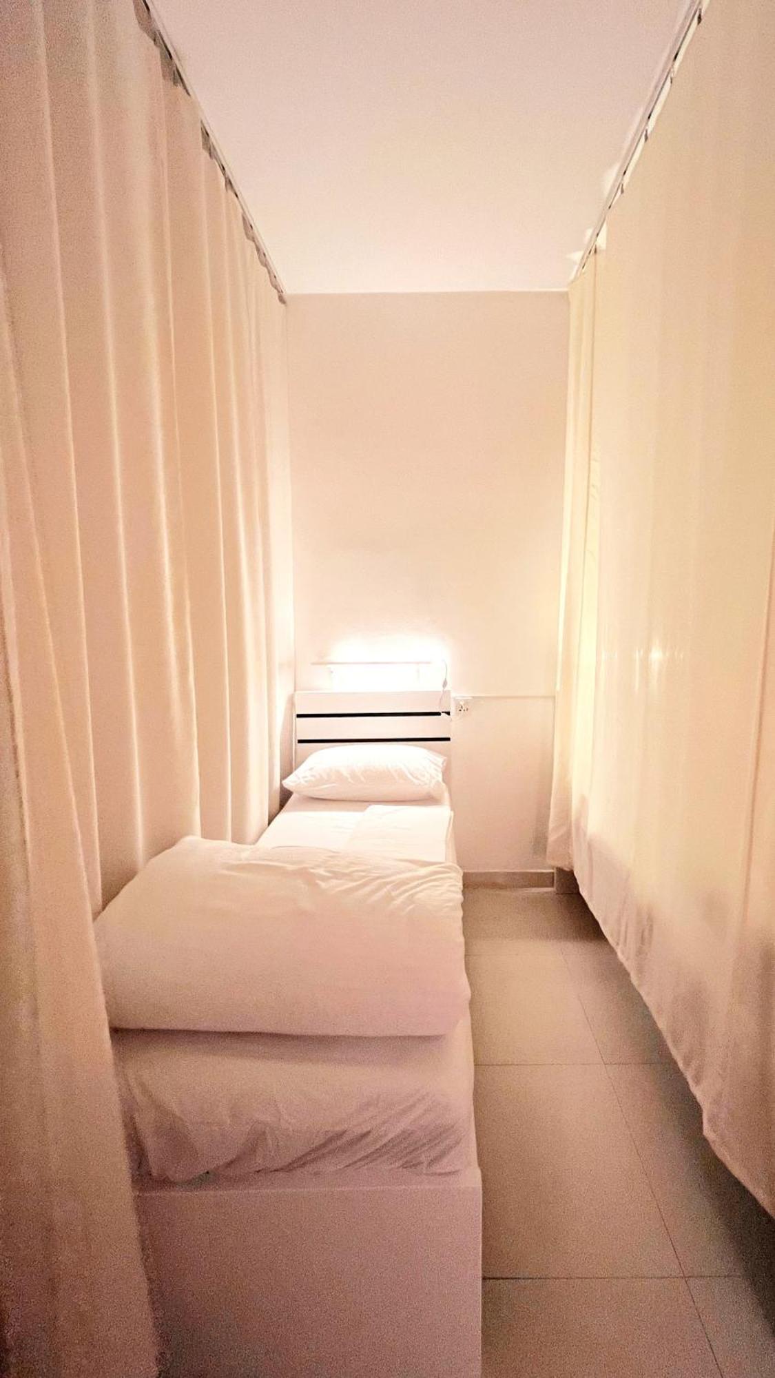 Westay Capsule Hostel Dubai Dış mekan fotoğraf